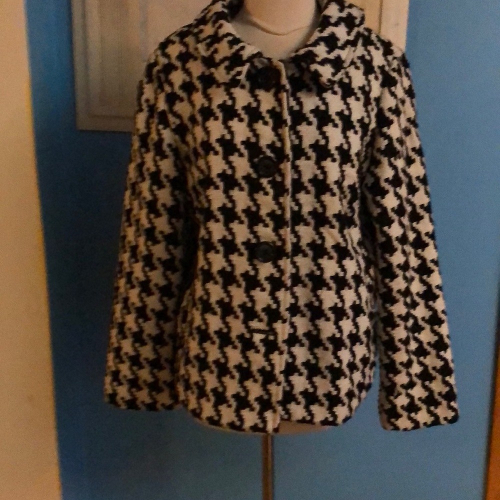 Houndstooth short coat. SZ16